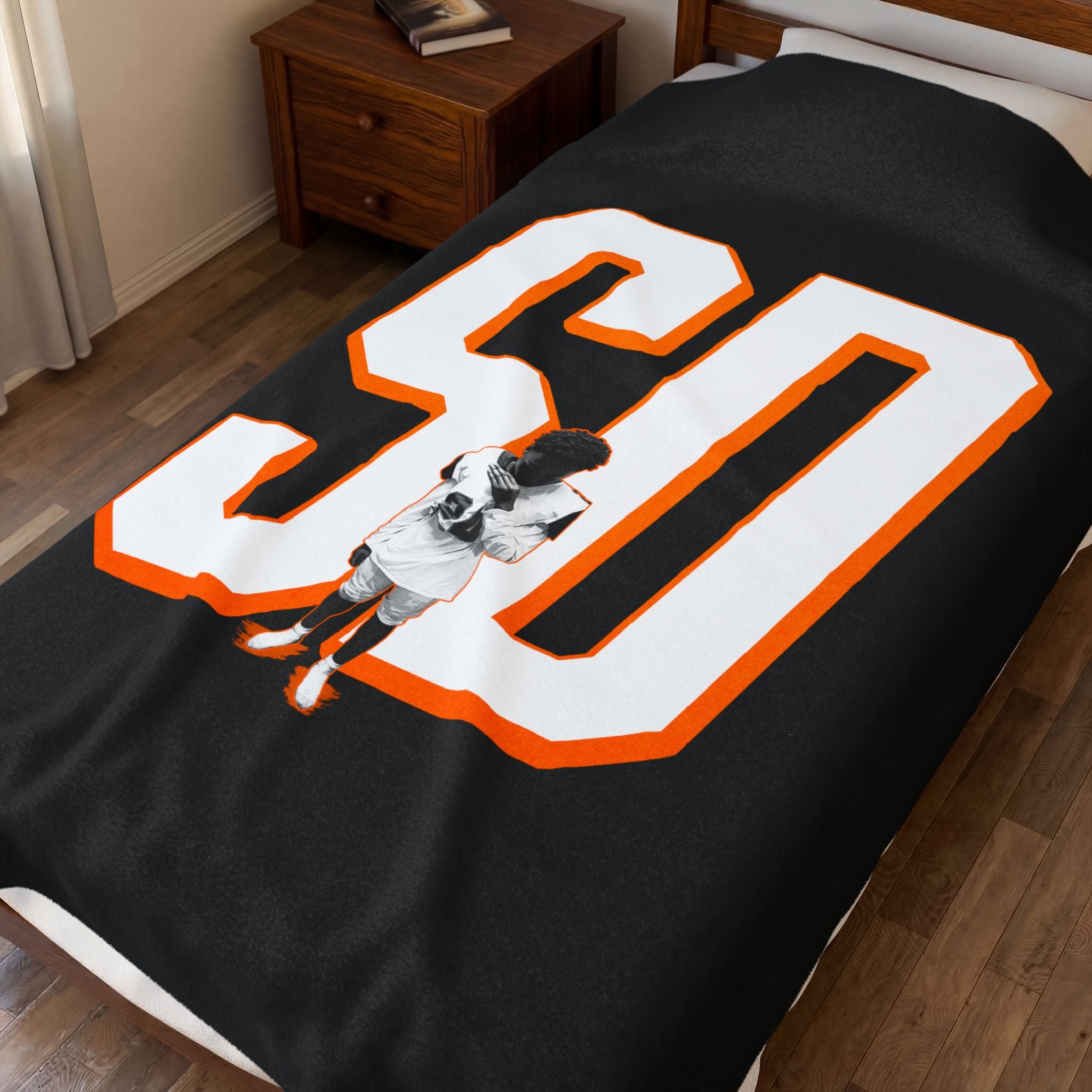 Skotchee Devariste Velveteen Plush Blanket