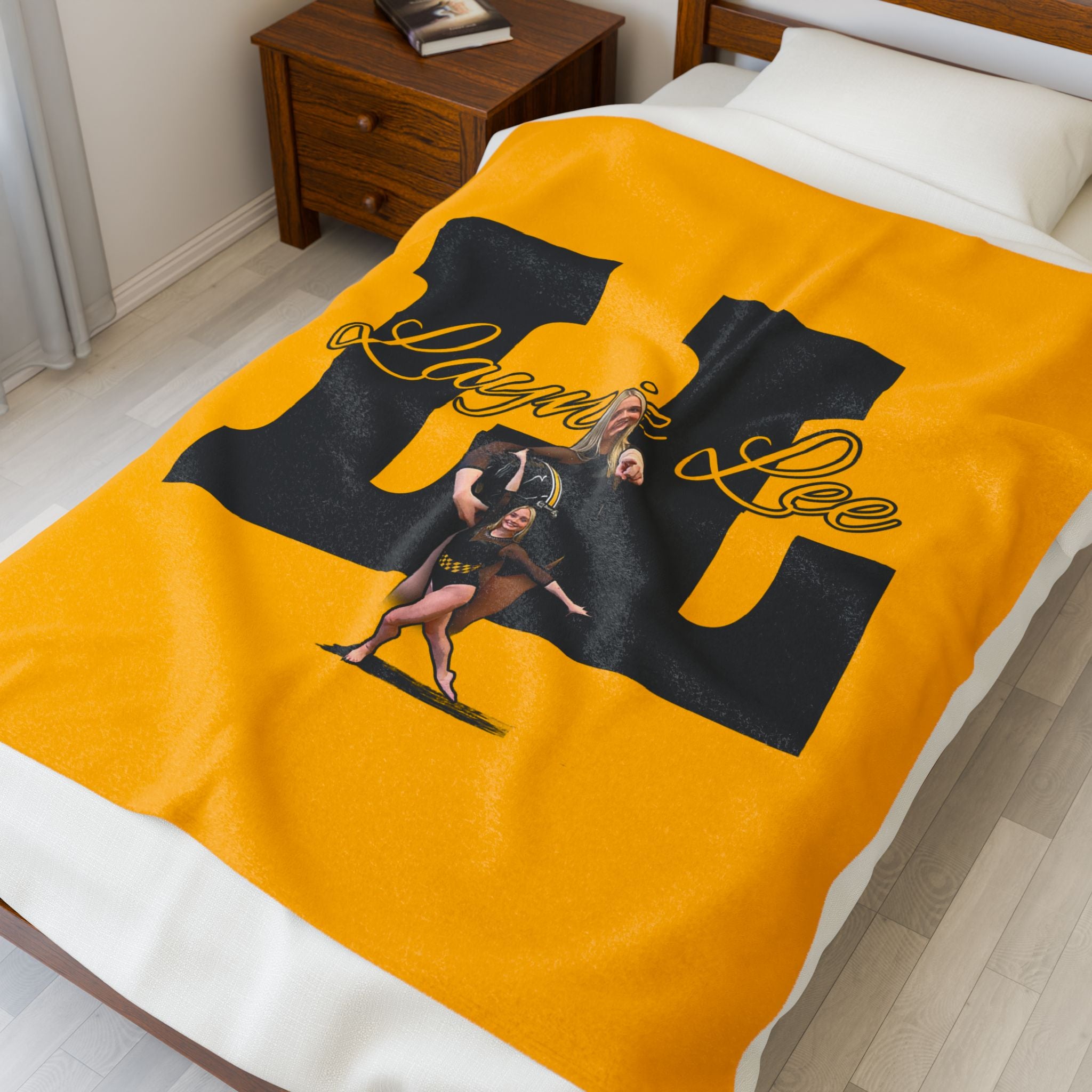 Laynie Lee Velveteen Plush Blanket