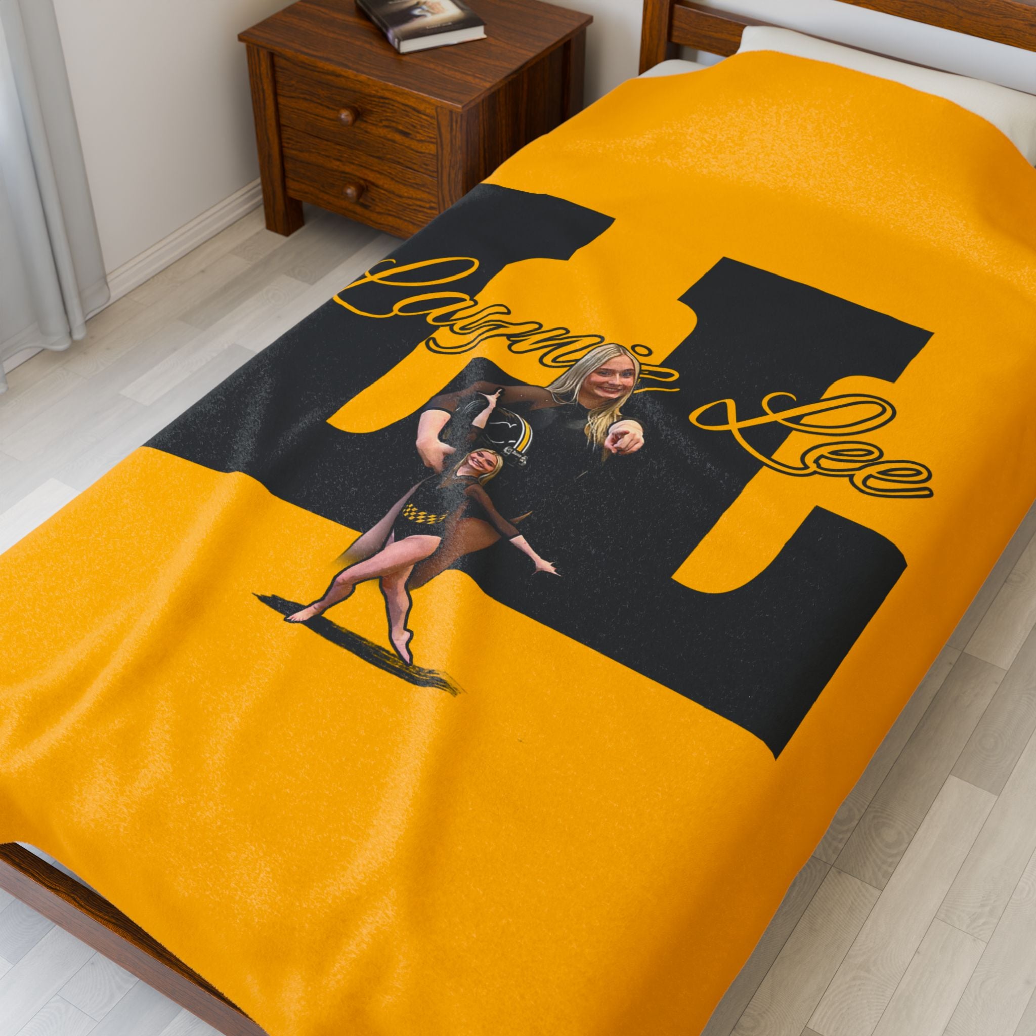 Laynie Lee Velveteen Plush Blanket