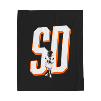 Skotchee Devariste Velveteen Plush Blanket