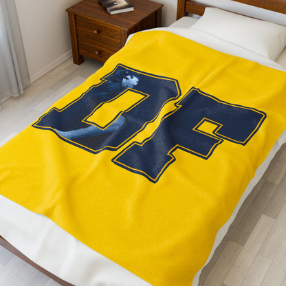 Dom Findora Velveteen Plush Blanket